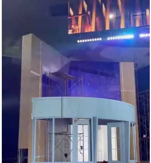 sân khấu xoay tròn