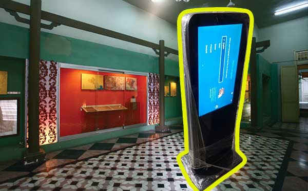 khung standee điện tử phù hợp cho bảo tàng