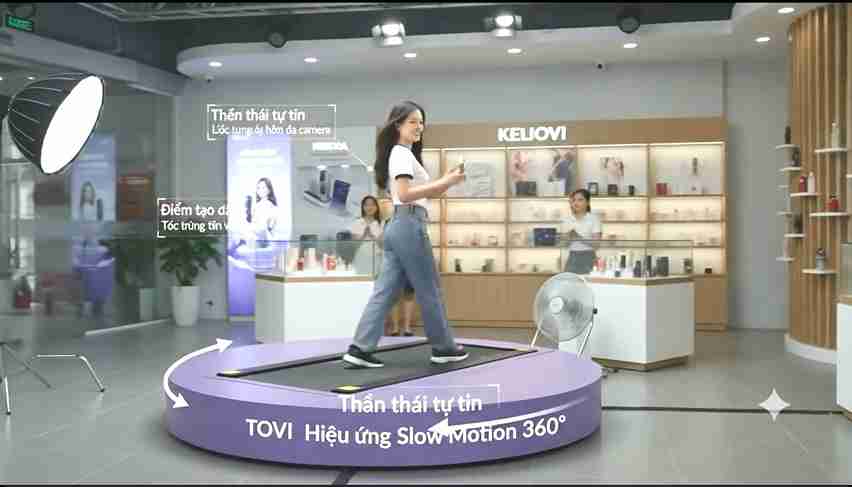 Kiểu 8 Catwalk Tương Tác – Social Activation Walk
